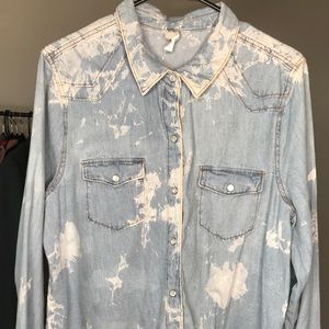 Xhiliration Women’s Denim Acid Washed Button Up